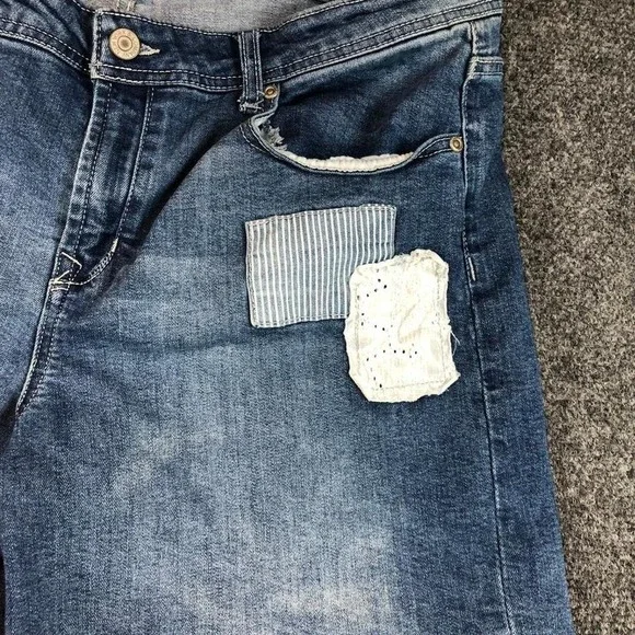 Soho Jeans Women's Blue Denim Shorts with Patches Size 14 - Picture 6 of 8